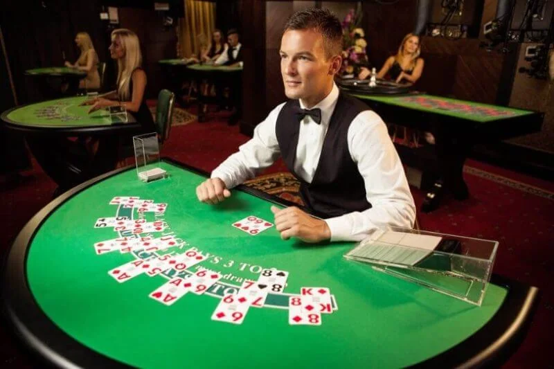 Meja dealer untuk pengalaman kasino live KOSTOTO